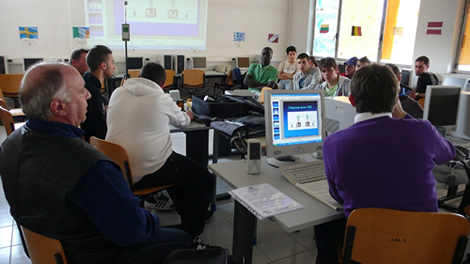 Ragazzi al lavoro con i tecnici ARTA