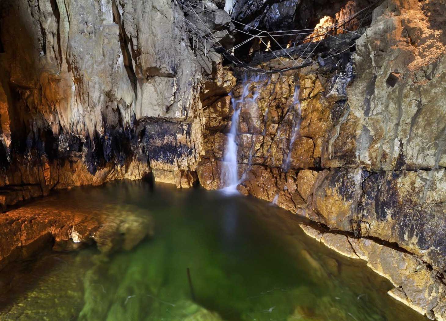 Una foto delle grotte di Stiffe
