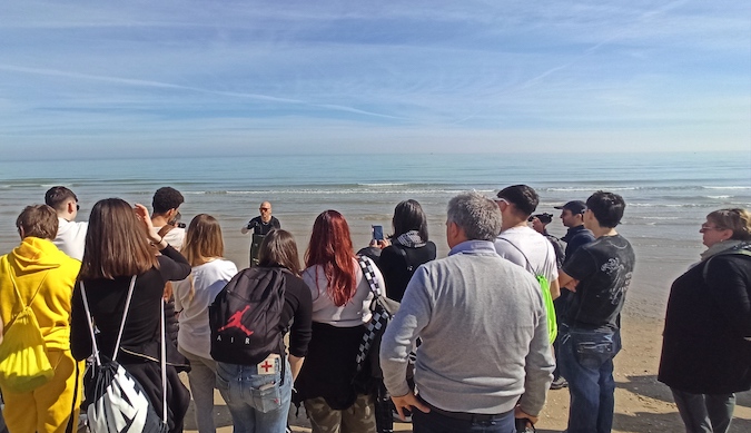 Foto degli studenti durante l'evento formativo presso la Torre del Cerrano