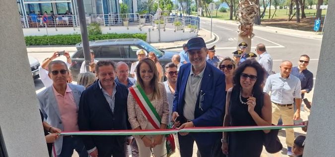 Foto del taglio del nastro con il presidente della Regione Marco Marsilio