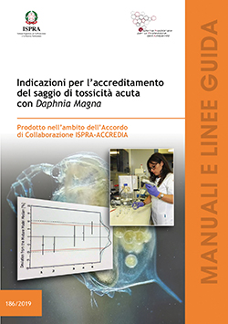 Nell'immagine la copertina del volume Indicazioni per l’accreditamento del saggio di tossicità acuta con Daphnia magna