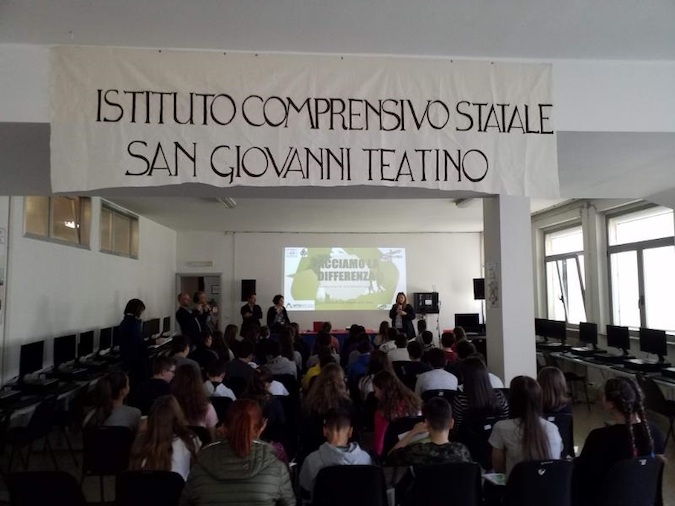 Foto dei ragazzi a scuola