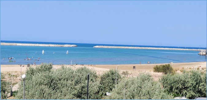 Foto del tratto di mare nei pressi delle dica foranea